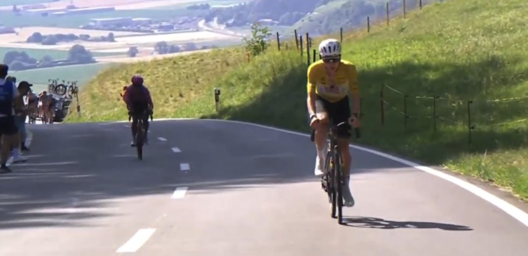 Tadej Pogacar é campeão do Tour de Suisse, esloveno supera Lenny Martinez no km final, confira os resultados e a chegada 8 girodociclismo.com.br tadej pogacar e campeao do tour de suisse esloveno vence a etapa rainha confira os resultados e a chegada image 16