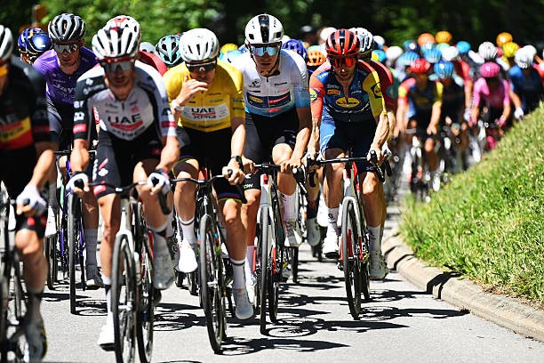 Tadej Pogacar é campeão do Tour de Suisse, esloveno supera Lenny Martinez no km final, confira os resultados e a chegada 4 girodociclismo.com.br tadej pogacar e campeao do tour de suisse esloveno vence a etapa rainha confira os resultados e a chegada image 2
