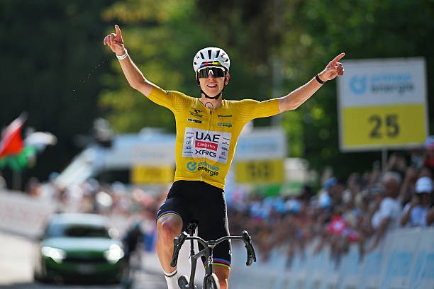 Tadej Pogacar é campeão do Tour de Suisse, esloveno supera Lenny Martinez no km final, confira os resultados e a chegada 1 girodociclismo.com.br tadej pogacar e campeao do tour de suisse esloveno vence a etapa rainha confira os resultados e a chegada image 26
