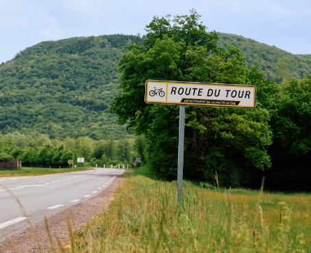 girodociclismo.com.br thibaut pinot abre as portas de sua fazenda para fas durante o tour de france image 7