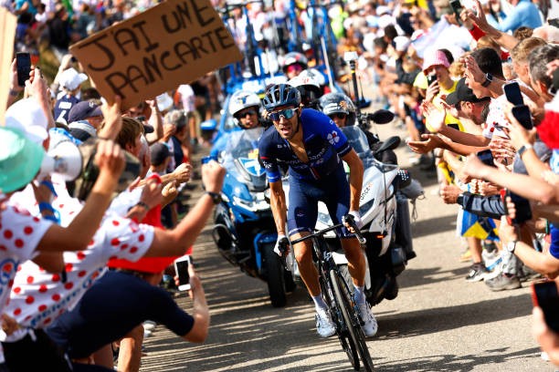 girodociclismo.com.br thibaut pinot abre as portas de sua fazenda para fas durante o tour de france image