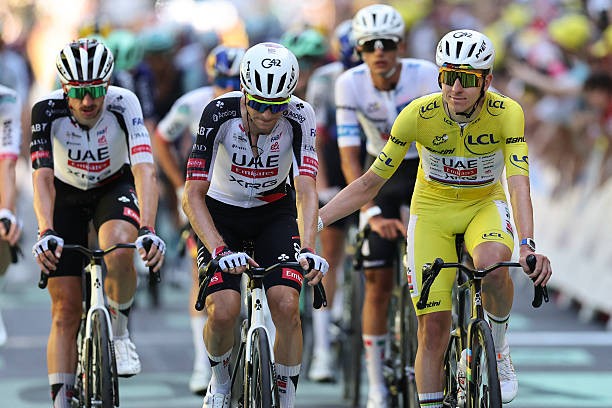 "A desistência de Jonas Vingegaard afetou o Tour de France" diretor da UAE analisa a vitória de Tadej Pogacar 4 girodociclismo.com.br a desistencia de jonas vingegaard afetou o tour de france diretor da uae analisa a vitoria de tadej pogacar image 6