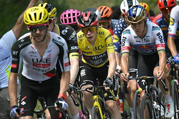 Alberto Contador vê indício de dificuldades de Jonas Vingegaard "aquele olhar após o ataque de Pogacar, pode ser um sintoma de fraqueza", assista o vídeo 3 girodociclismo.com.br contador ve indicio importante no duelo entre tadej pogacar e jonas vingegaard na 3a etapa do tour image 2