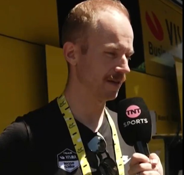 Visma-lease a Bike atualiza situação de Jonas Vingegaard "passará por uma cirurgia hoje", assista o vídeo 2 girodociclismo.com.br marc reef atualiza estado de jonas vingegaard e confirma cirurgia apos abandono do tour de france image 2