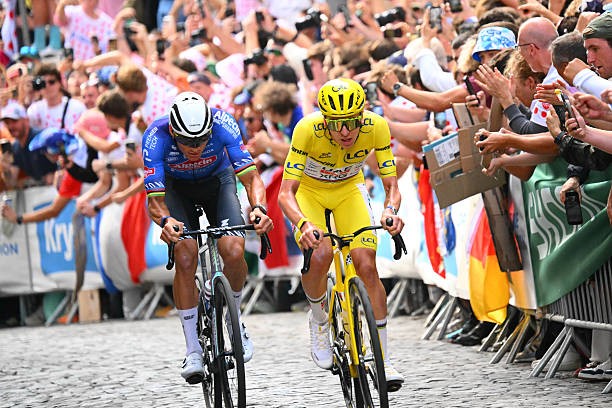 girodociclismo.com.br tadej pogacar celebra vitoria no tour de france e fala sobre a vuelta em 2 semanas posso estar pronto image 4