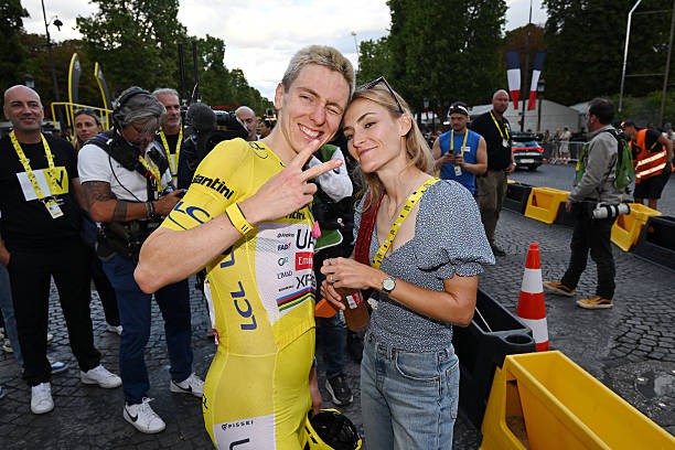 girodociclismo.com.br tadej pogacar celebra vitoria no tour de france e fala sobre a vuelta em 2 semanas posso estar pronto image
