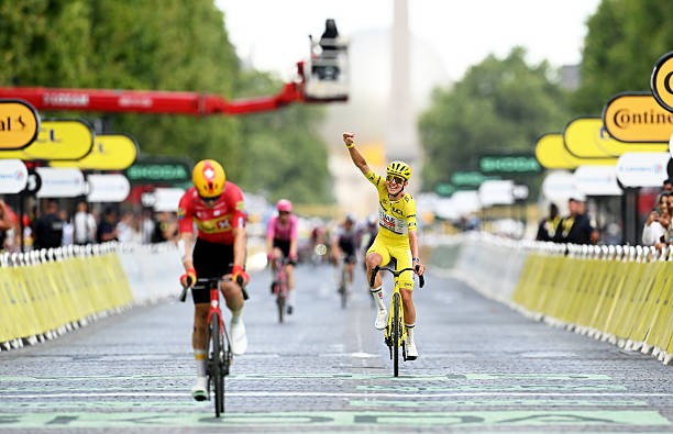Tadej Pogacar fala após vencer o Tour de France "7 tours, 7 vezes no pódio e 5 vitórias, sem palavras"; assista o vídeo 2 girodociclismo.com.br tadej pogacar fala apos vencer o tour de france 7 tours 7 vezes no podio e 5 vitorias assista o video image