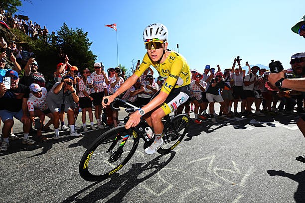 Tadej Pogacar fala após vencer o Tour de France "7 tours, 7 vezes no pódio e 5 vitórias, sem palavras"; assista o vídeo 5 girodociclismo.com.br tadej pogacar fala apos vencer o tour de france se voce entrar no tour tem que sofrer assista o video image 3