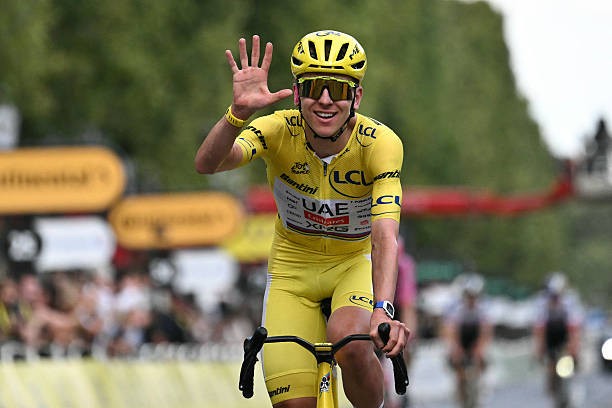 Tadej Pogacar fala após vencer o Tour de France "7 tours, 7 vezes no pódio e 5 vitórias, sem palavras"; assista o vídeo 1 girodociclismo.com.br tadej pogacar fala apos vencer o tour de france se voce entrar no tour tem que sofrer assista o video image
