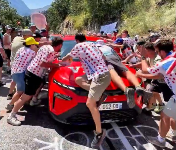 girodociclismo.com.br tour de france 2026 apos grave acidente diretor da uae se pronuncia alberto contador se solidariza image 1