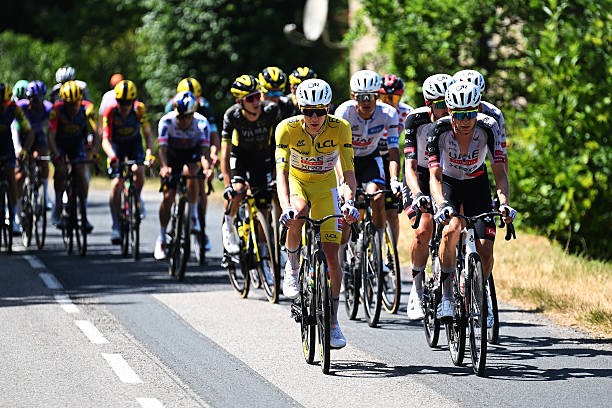 girodociclismo.com.br tour de france 2026 gregario de tadej pogacar admite que uae tentou a vitoria na etapa chegariamos com pogacar brandon e isaac assista o video image 2