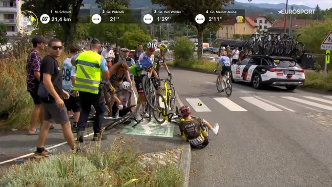 Tour de France 2026: Jonas Vingegaard sofre forte queda e abandona a competição, assista o vídeo 1 girodociclismo.com.br tour de france 2026 jonas vingegaard sofre forte queda e abandona o tour de france 2026 image