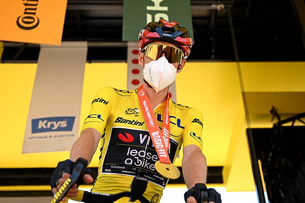girodociclismo.com.br tour de france 2026 jonas vingegaard surpreende e surge com mascara antes da 2a etapa dinamarques explicou o motivo image