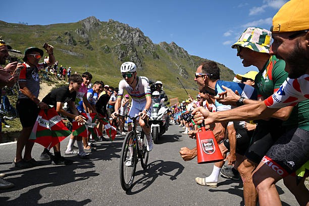 girodociclismo.com.br tour de france 2026 tadej pogacar celebra vitoria e relembra drama no tourmalet em 2023 assista o video image