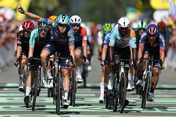 girodociclismo.com.br tour de france 2026 tim merlier repete a forca no sprint e vence a 8a etapa tadej pogacar segue na lideranca confira os resultados e a chegada image