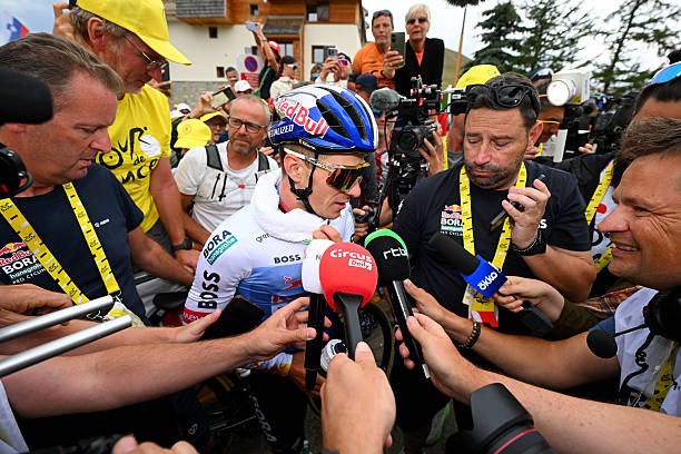 Tour de France 2026: Remco Evenepoel responde fortemente às críticas “provei novamente que não estavam certos”, assista o vídeo 1 girodociclismo.com.br tour de france 2026remco evenepoel celebra vice no tour de france 2026 e responde as criticas provei novamente que nao estavam certos image 2