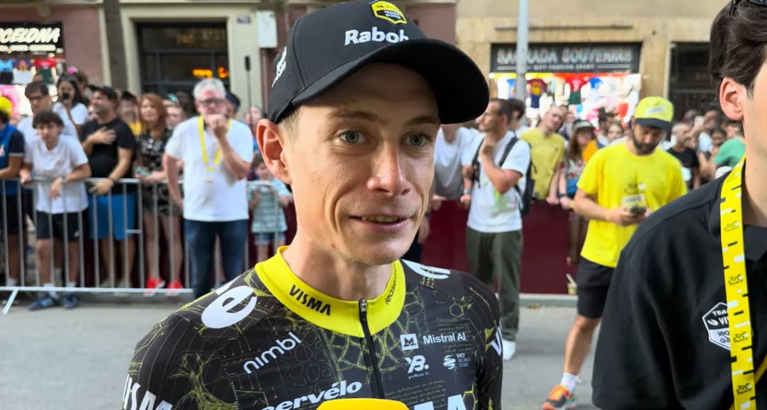 Tour de France: Jonas Vingegaard analisa primeiras etapas e brinca sobre pernas sem depilar "economiza 20 watts", assista o vídeo 1 girodociclismo.com.br tour de france jonas vingegaard demonstra confianca e brinca sobre pernas sem depilar economiza 20 watts assista o video image