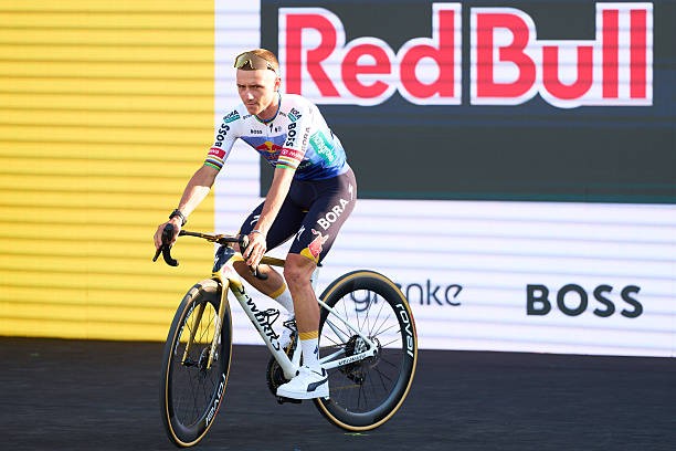 girodociclismo.com.br tour de france remco evenepoel demonstra irritacao em entrevista e seu eu dissesse voce e um jornalista ruim sei aonde voce quer chegar assista o video image 2