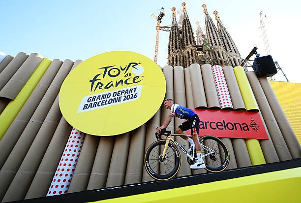 girodociclismo.com.br tour de france remco evenepoel demonstra irritacao em entrevista e seu eu dissesse voce e um jornalista ruim sei aonde voce quer chegar assista o video image