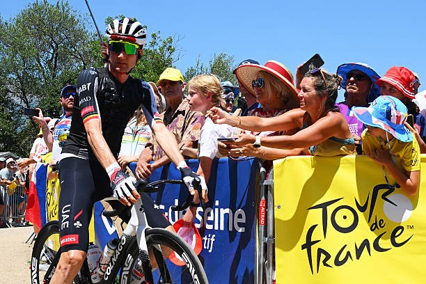 girodociclismo.com.br uae emirates atualiza estado de saude dos ciclistas antes do alpe dhuez tadej pogacar esta saudavel image