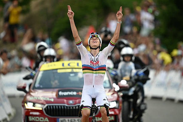 "Acho que Jonas Vingegaard não vai terminar o Tour de France", campeão do Tour faz previsão pessimista para o dinamarquês; assista o vídeo 1 girodociclismo.com.br wiggins ve tour praticamente decidido apos demonstracao de forca de pogacar image 6