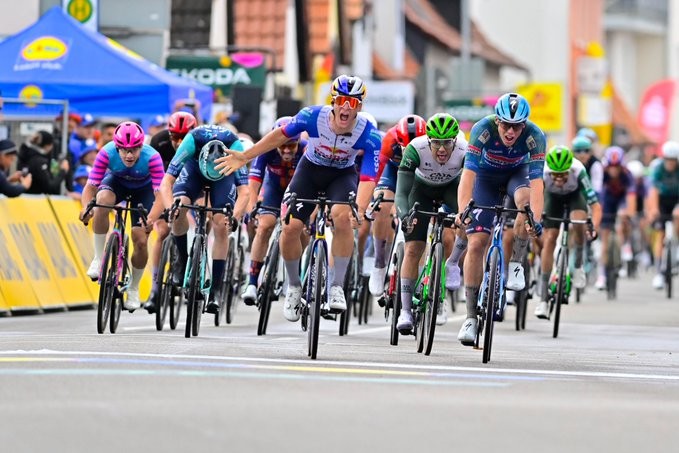 girodociclismo.com.br alessio magagnotti bate paul magnier e vence a 2a etapa do deutschland tour iuri leitao e top 3 resultados e chegada image 1