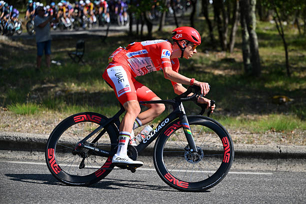 girodociclismo.com.br diretor do world tour revela historia curiosa com tadej pogacar nossos mecanicos inspecionaram a bicicleta dele nao havia motor pogacar vermelho vuelta