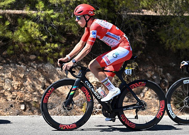 girodociclismo.com.br diretor do world tour revela historia curiosa com tadej pogacar nossos mecanicos pularam na bicicleta dele nao havia motor image
