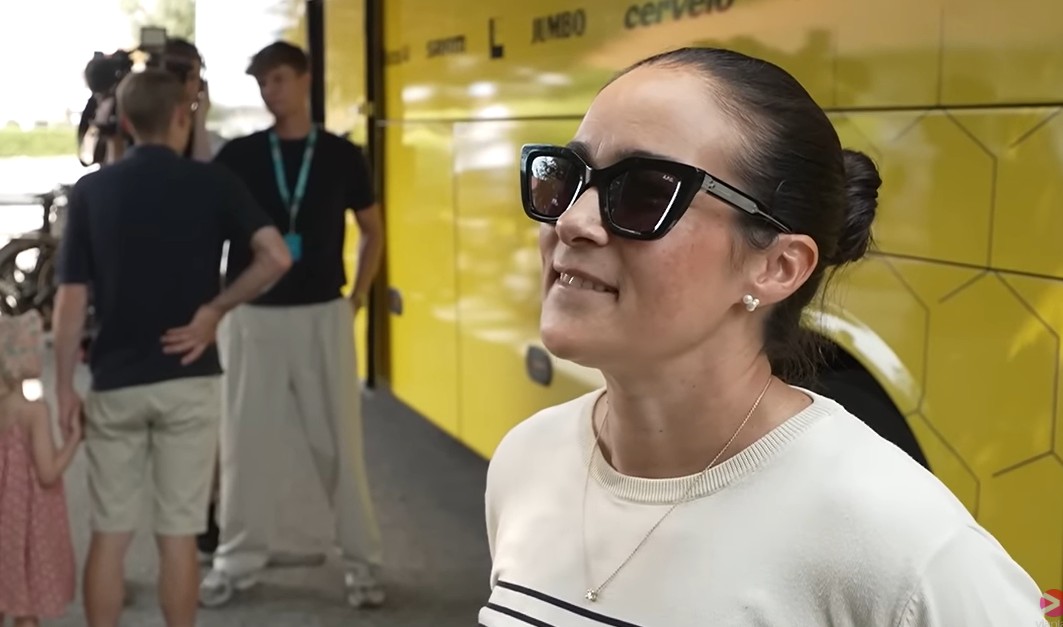 Esposa de Jonas Vingegaard defende marido e pede mudanças no ciclismo "é um setor profundamente ultrapassado", assista o vídeo 1 girodociclismo.com.br esposa de jonas vingegaard pede mudancas na rotina dos ciclistas e um setor profundamente ultrapassado assista o video image