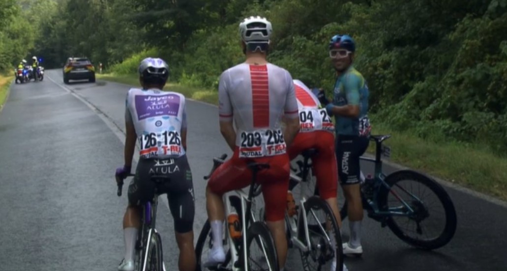 girodociclismo.com.br grande queda interrompe o tour de pologne joao al image