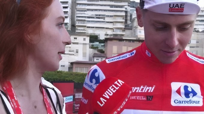 Vuelta a España 2026: Após polêmica com Tadej Pogacar organização impõe restrições à influenciadora, assista o vídeo 1 girodociclismo.com.br influenciadora gera criticas durante cobertura digital da vuelta a espana image 5