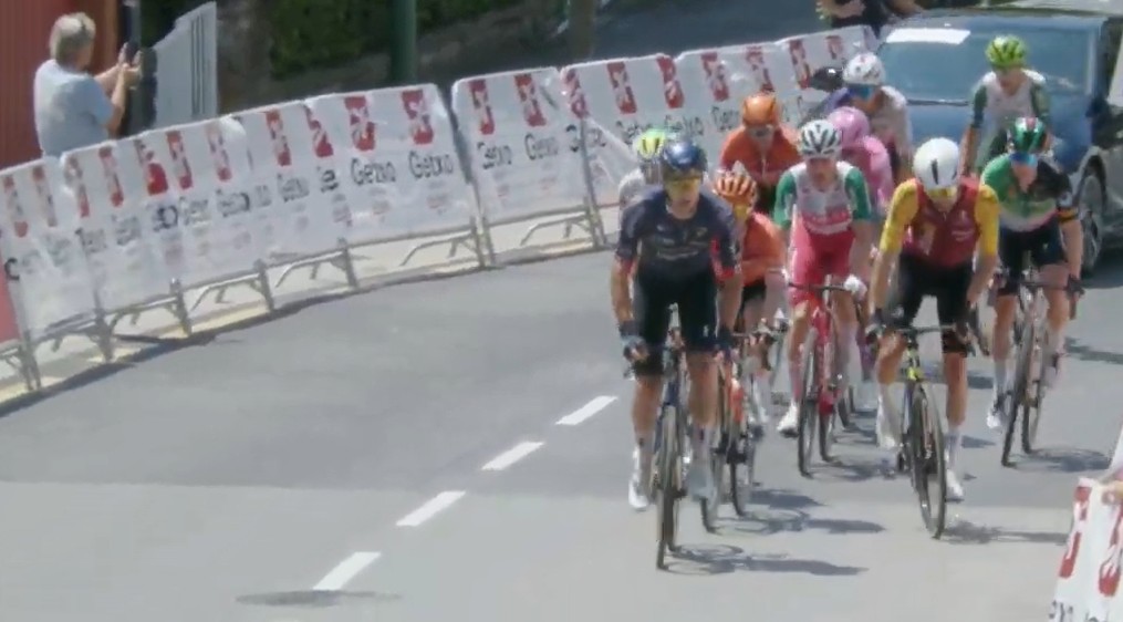 Natnael Tesfatsion vence o Circuito de Getxo após duelo emocionante, confira os resultados e a chegada 3 girodociclismo.com.br natnael tesfatsion vence o circuito de getxo apos duelo emocionante no pais basco image 2
