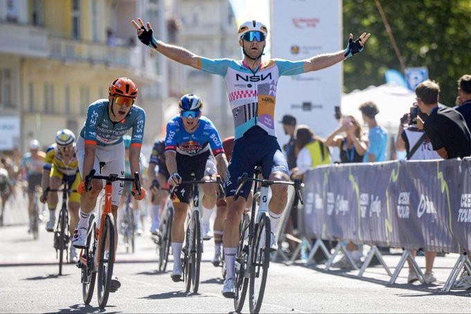 Riley Sheehan bate Ben Turner e vence a 1ª etapa do Czech Tour no sprint, confira os resultados e a chegada 1 girodociclismo.com.br riley sheehan bate ben turner e vence a 1a etapa do czech tour resultados e chegada image 2