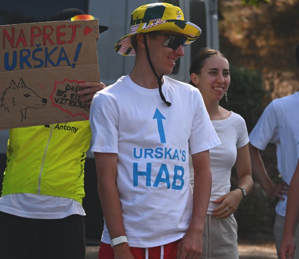 Tadej Pogacar concede divertida entrevista e se torna "HAB" de Urska Zigart durante o Tour, assista o vídeo 3 girodociclismo.com.br tadej pogacar entra na brincadeira com reporter e se torna hab de urska zigart durante o tour assista o video image 4