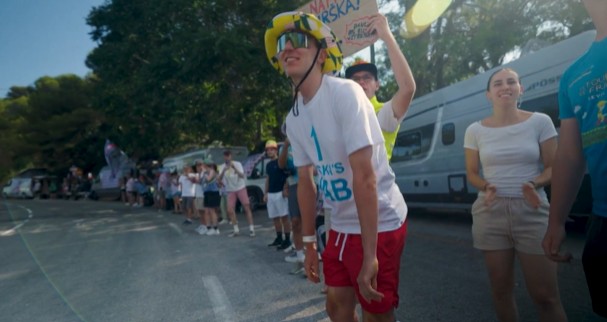 Tadej Pogacar concede divertida entrevista e se torna "HAB" de Urska Zigart durante o Tour, assista o vídeo 2 girodociclismo.com.br tadej pogacar entra na brincadeira com reporter e se torna hab de urska zigart durante o tour assista o video image 7
