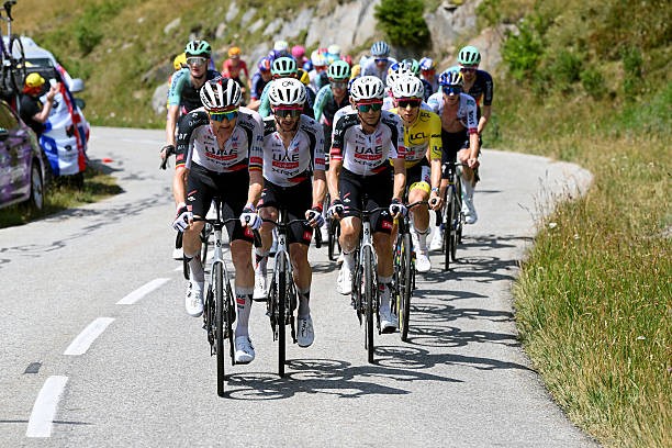 girodociclismo.com.br tadej pogacar renova contrato com a uae team emirates e pode permanecer na equipe ate o final da carreira image