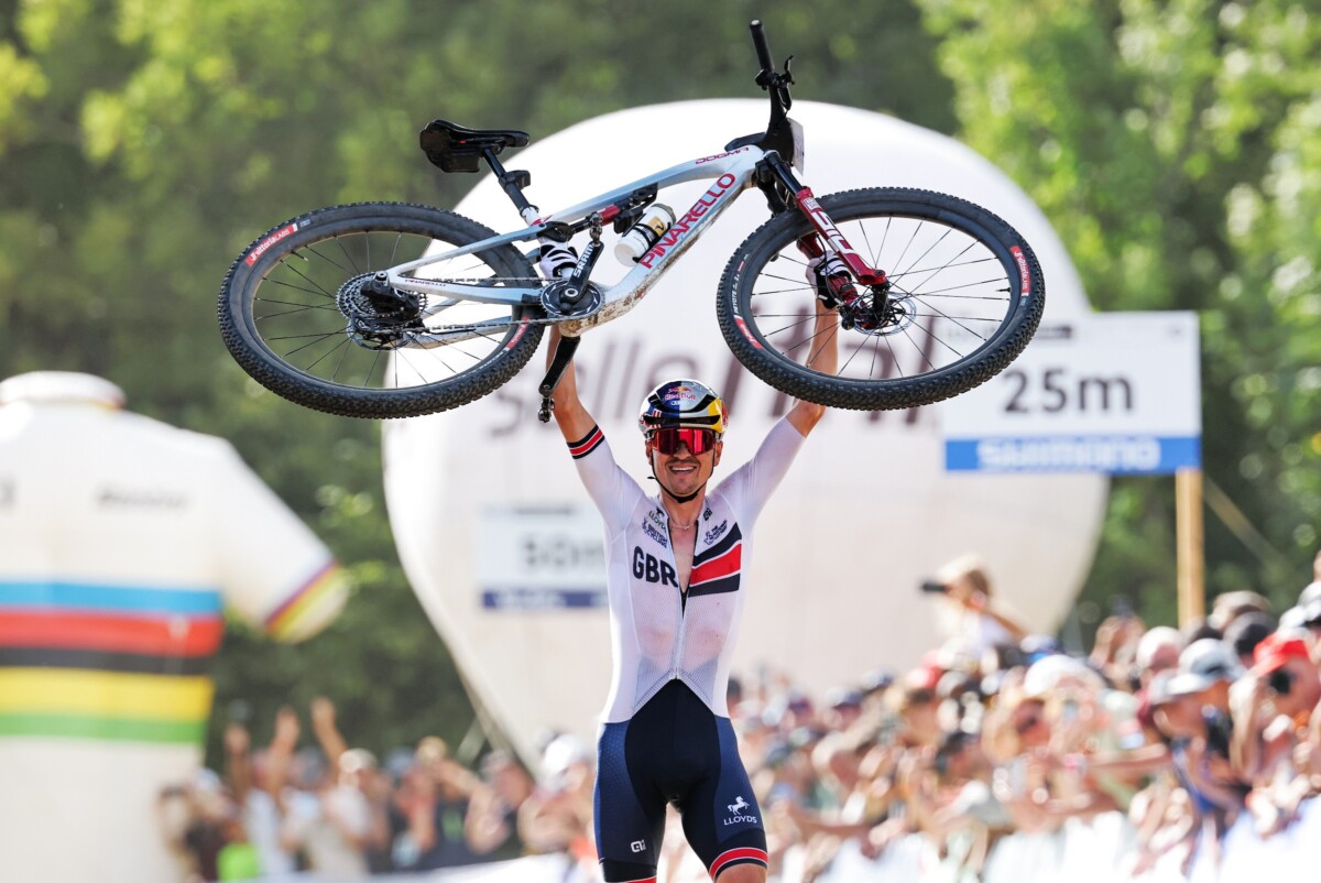 girodociclismo.com.br tom pidcock conquista novamente o mundial de mountain bike em val di sole image 13