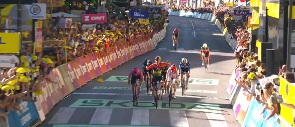 Tour de France Femmes: Kim Le Court vence a 6ª etapa no sprint reduzido, confira os resultados e a chegada 6 girodociclismo.com.br tour de france femmes kim le court vence a 6a etapa do tour de france feminino apos sprint decisivo image 17
