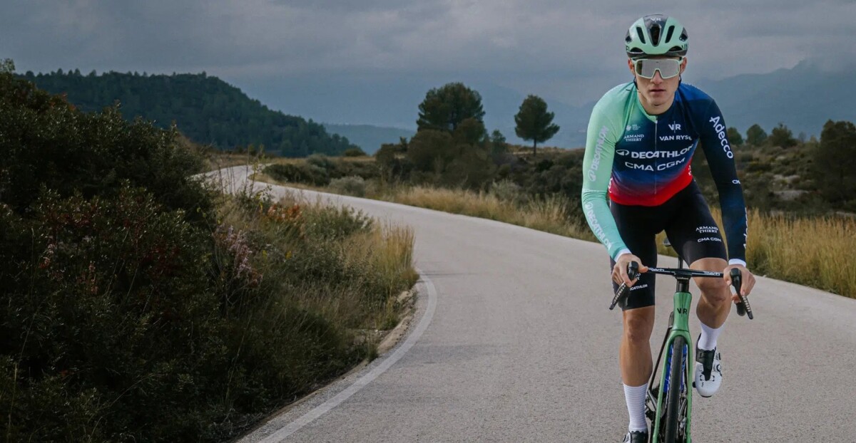 girodociclismo.com.br uae emirates proxima de anunciar a contratacao de especialista em classicas ciclista da equipe de paul seixas deve reforcar time de pogacar image