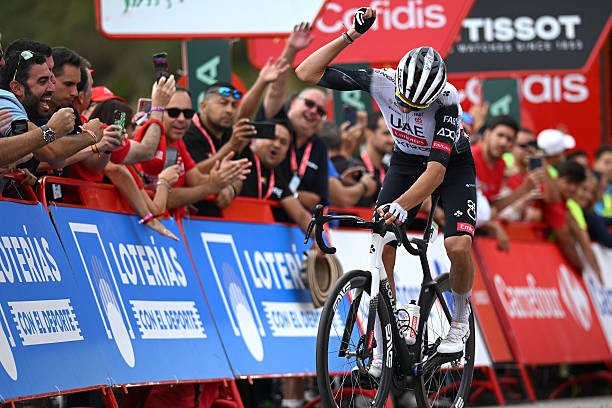 Vuelta a España 2026: Ausência de gregário de Tadej Pogacar é justificada: ciclista sofreu várias fraturas após queda 3 girodociclismo.com.br vuelta a espana 2026 ausencia de gregario de tadej pogacar e revelada ciclista sofreu varias fraturas apos queda image