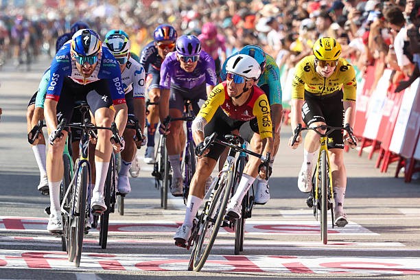 girodociclismo.com.br vuelta a espana 2026 bryan coquard vence a 8a etapa tadej pogacar sofre grave queda e abandona resultados e a chegada image 16