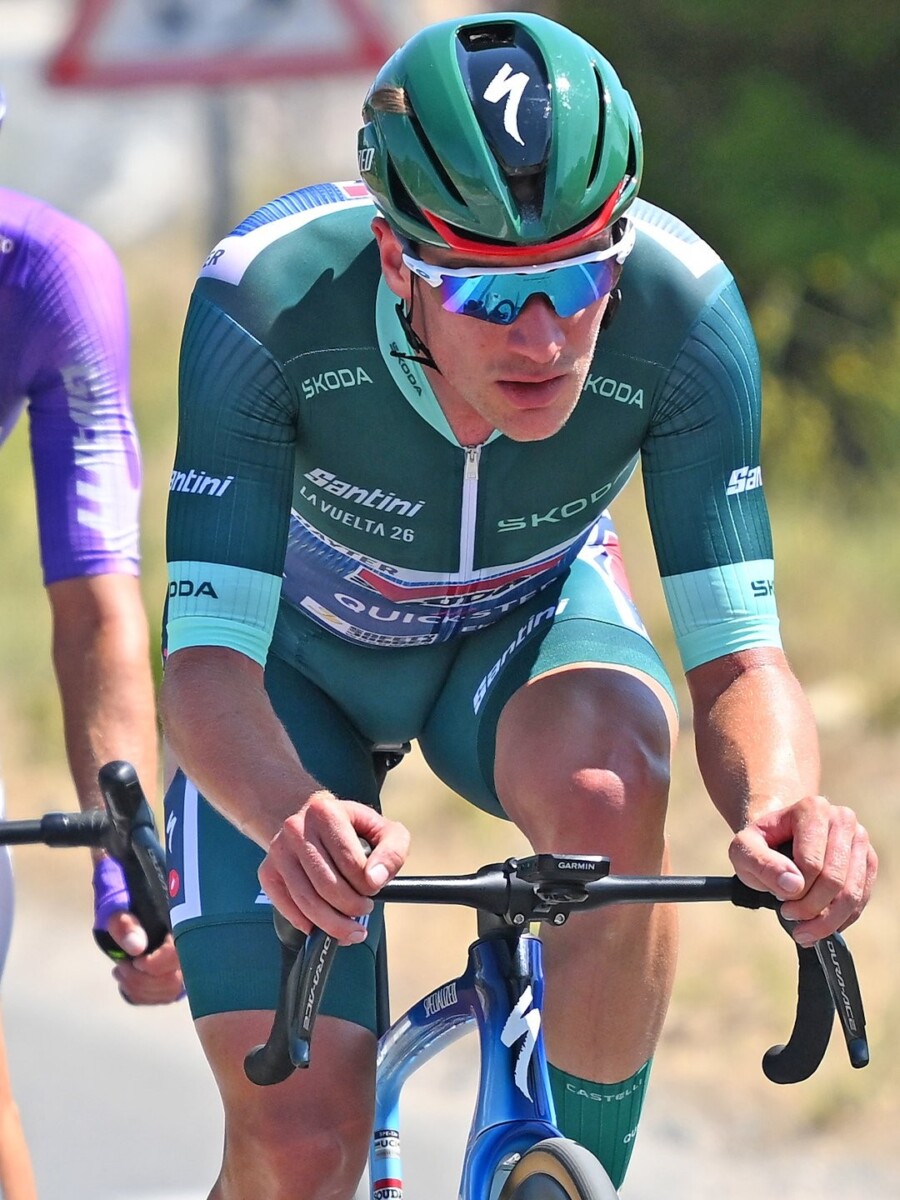 Vuelta a España 2026: Ciclista recorta uniforme durante a etapa e revela motivo inusitado, assista o vídeo 2 girodociclismo.com.br vuelta a espana 2026 ciclista revela motivo inusitado para recortar o uniforme assista o video image 2