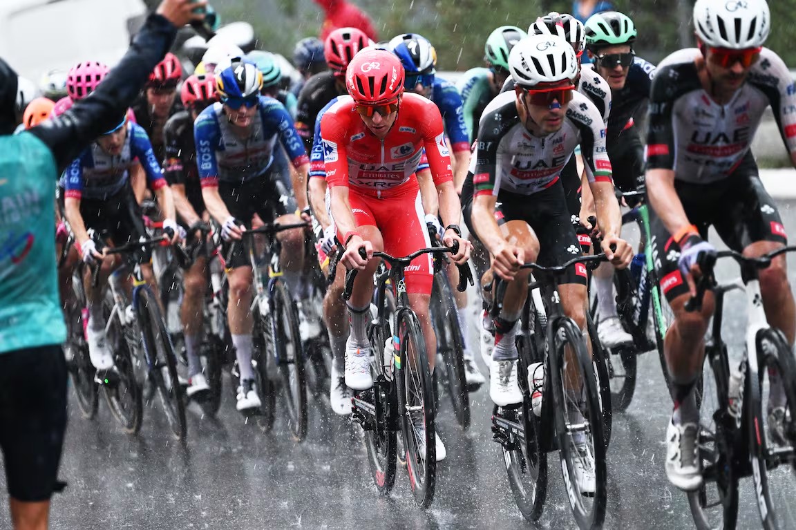 Vuelta a España 2026: como a tempestade de granizo cancelou a 3ª etapa, confira as imagens impressionantes 1 girodociclismo.com.br vuelta a espana 2026 como ocorreu o cancelamento da 3a etapa confira imagens ineditas image