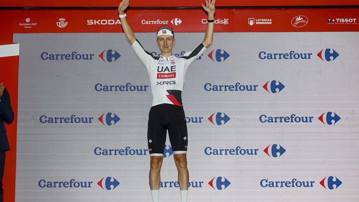 girodociclismo.com.br vuelta a espana 2026 tadej pogacar foi obrigado a trocar de uniforme apos vitoria confira a cena inusitada image 3