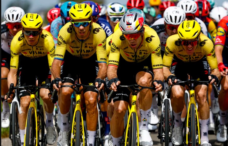 girodociclismo.com.br vuelta a espana nao como tadej pogacar por favor devolva meus oculos wout van aert vive situacao inusitada assista o video image