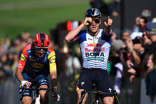 girodociclismo.com.br evenepoel estreia novo gesto de comemoracao no gp de quebec image 2