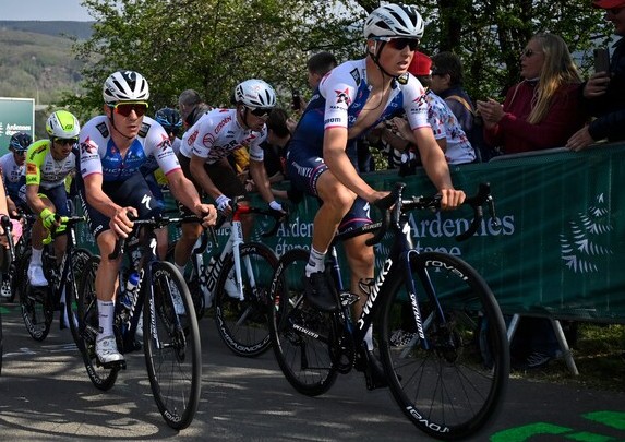 girodociclismo.com.br historico diretor revela discussao com remco evenepoel voce esta destruindo o wolfpack belga defende promocao de henrique bravo image 2