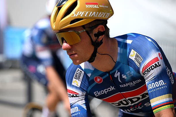girodociclismo.com.br historico diretor revela discussao envolvendo remco evenepoel voce esta destruindo o wolfpack belga defende promocao de henrique bravo image