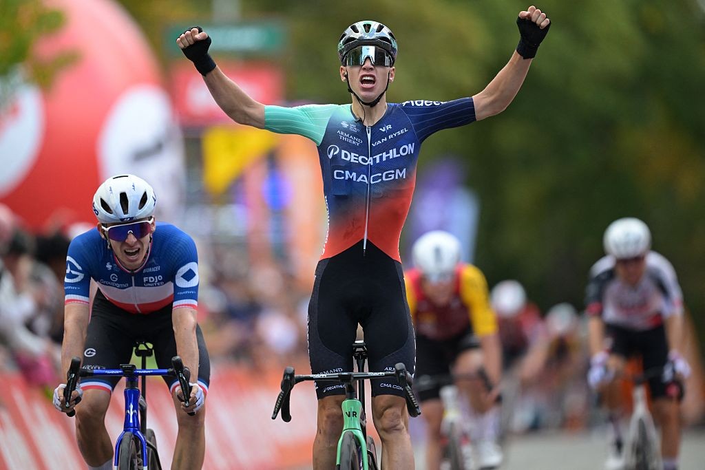 girodociclismo.com.br jovem prodigio aubin sparfel supera campeao frances e vence o g p de wallonie confira os resultados e a chegada image 3