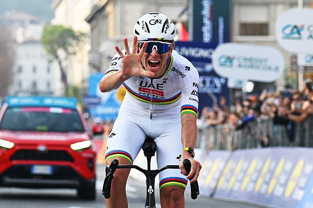 girodociclismo.com.br tadej pogacar podera estar na il lombardia nao no mundial diretor de lenda do ciclismo fala sobre lesoes de pogacar assista o video image 6